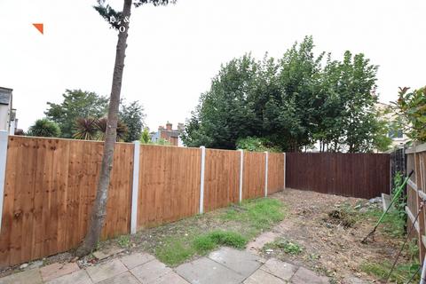 2 bedroom end of terrace house for sale, Warwick Road, Clacton-on-Sea