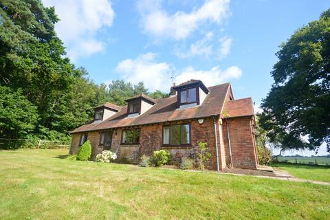 4 bedroom detached house to rent, Stopham Road, Pulborough, RH20