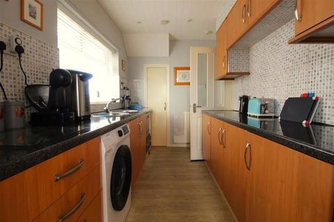 3 bedroom semi-detached house for sale, Greenmoor Crescent, Lofthouse, Wakefield, West Yorkshire, WF3 3QL