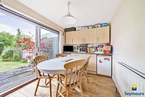 38 Brooke Forest, Fairlands, Guildford, GU3 3JJ