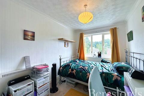 2 bedroom apartment for sale, Berkeley Drive, Hornchurch, RM11