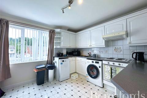 2 bedroom apartment for sale, Berkeley Drive, Hornchurch, RM11