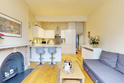 1 bedroom flat for sale, Cologne Road, SW11