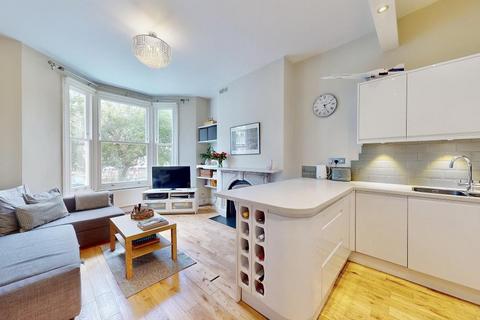 1 bedroom flat for sale, Cologne Road, SW11