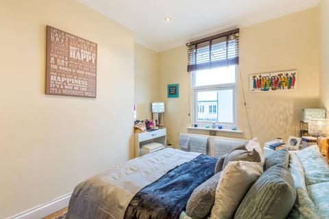 4 bedroom maisonette to rent, Hildreth Street, Balham, London, SW12