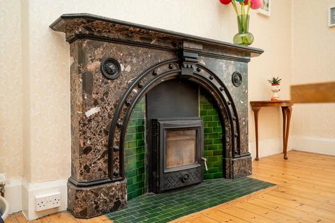 82 Causeway Side, Linthwaite, Huddersfield, HD7 5NW