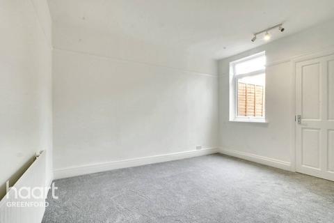 4 Highview Road, London, W13 0HB
