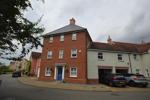 5 bedroom terraced house for sale, Peter Taylor Avenue, Braintree, CM7