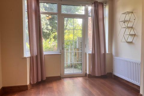 3 bedroom semi-detached house to rent, Hamstead Hall Avenue, Birmingham B20