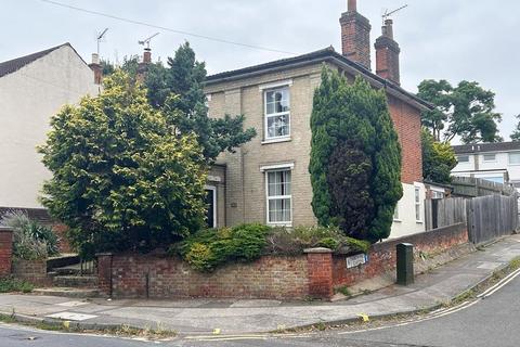 2 bedroom semi-detached house to rent, Woodbridge Road, Suffolk IP4