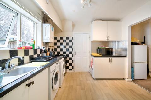 6 bedroom semi-detached house for sale, London Road, Grays RM20