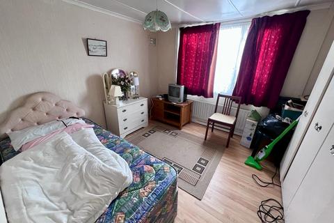 3 bedroom chalet for sale, Woodland Park, Swansea SA5