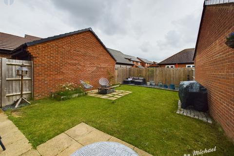 3 bedroom detached house for sale, Lennon Way, Aylesbury, Buckinghamshire