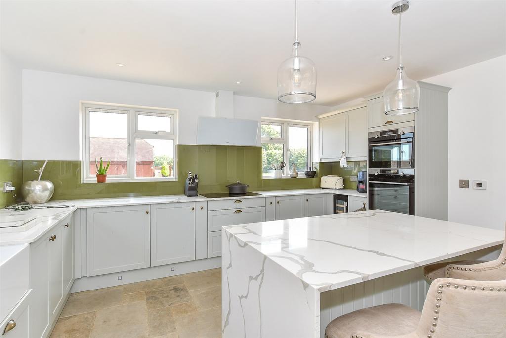 Kitchen/ Dining Room