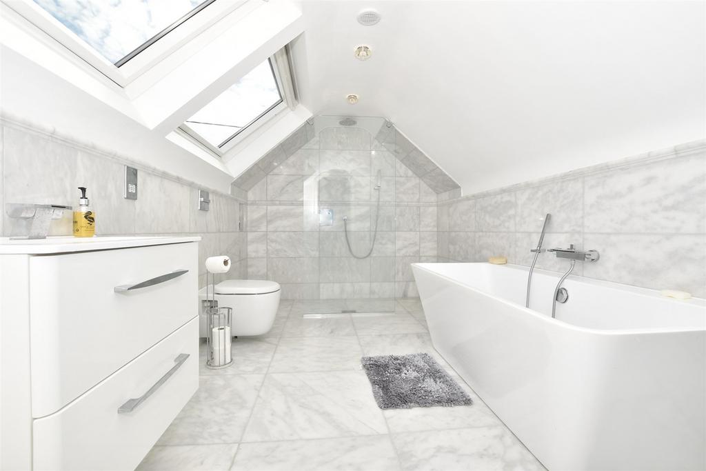 En-Suite Bathroom