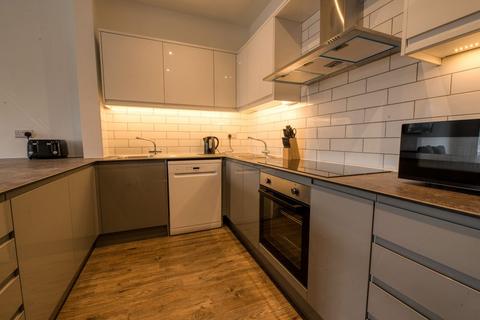 5 bedroom flat to rent, 49P – Nicolson Street, Edinburgh, EH8 9DH