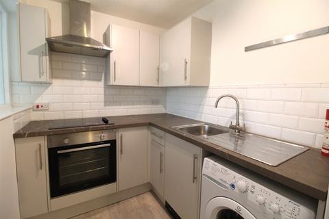 2 bedroom flat for sale, Fountain Hall, Morley, LS27