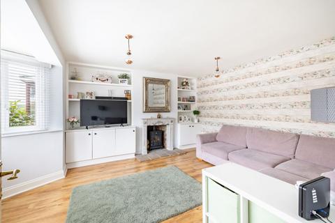 18 Maple Way, Coulsdon, CR5 3RN