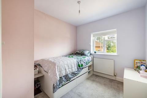 18 Maple Way, Coulsdon, CR5 3RN
