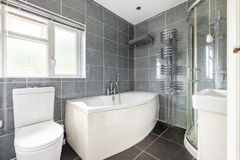 18 Maple Way, Coulsdon, CR5 3RN