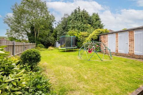18 Maple Way, Coulsdon, CR5 3RN