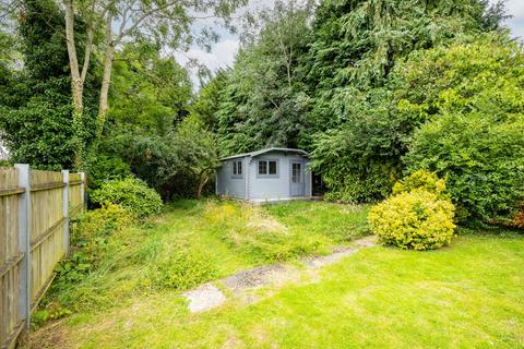 18 Maple Way, Coulsdon, CR5 3RN