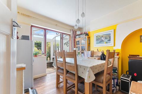 68 Overdale, Ashtead, KT21 1PT