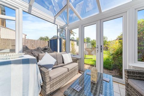 68 Overdale, Ashtead, KT21 1PT