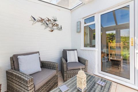 68 Overdale, Ashtead, KT21 1PT