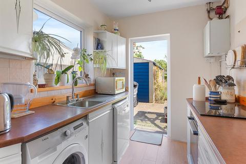 68 Overdale, Ashtead, KT21 1PT