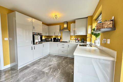 3 bedroom end of terrace house for sale, Ffordd Pentre, Barry