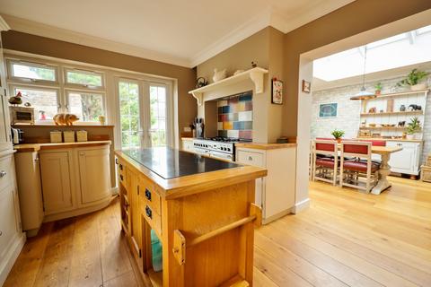 3 bedroom chalet for sale, St. Peters Road, Burgess Hill, RH15