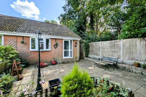 21 Dudley Close, Whitehill, Bordon, GU35 9PY