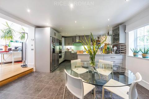1 Forge Lane, Ham, Richmond, TW10 7BF