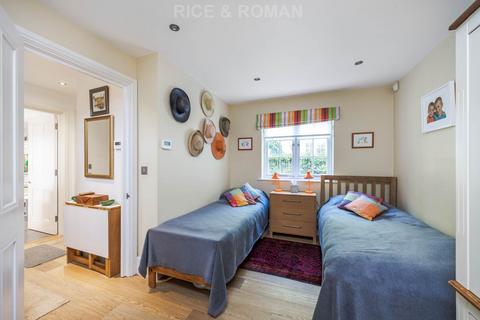 1 Forge Lane, Ham, Richmond, TW10 7BF