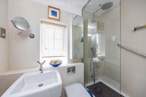1 Forge Lane, Ham, Richmond, TW10 7BF