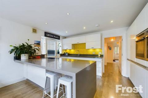 4 bedroom semi-detached house for sale, Richmond Road, Staines-upon-Thames, Surrey, TW18