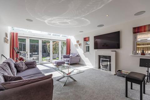 Silvershade Old Avenue, West Byfleet, KT14 6AE