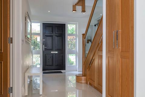 Silvershade Old Avenue, West Byfleet, KT14 6AE