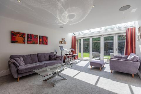 Silvershade Old Avenue, West Byfleet, KT14 6AE