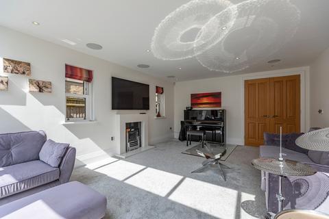 Silvershade Old Avenue, West Byfleet, KT14 6AE