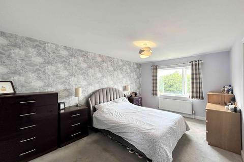 4 bedroom semi-detached house for sale, Sandmoor Gardens, Halifax HX3