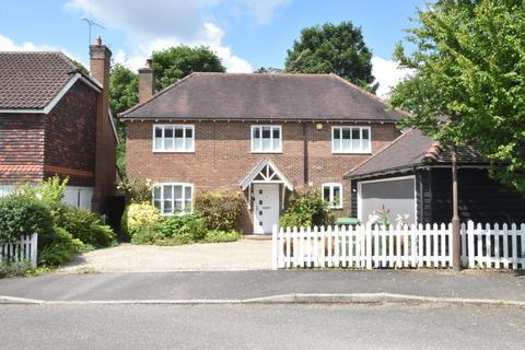 4 bedroom detached house to rent, Downlands, Harrietsham , ME17