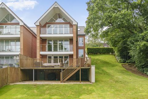 4 bedroom detached house for sale, Bursledon Road, Hedge End, Southampton, Hampshire, SO30