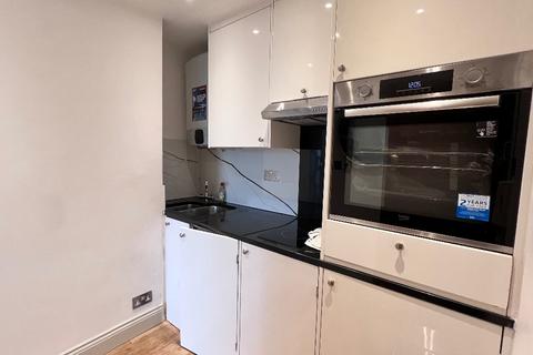 Studio to rent, Frognal, London