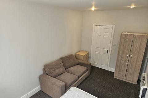 1 bedroom in a flat share to rent, Wilbraham Road, Chorlton, Greater Manchester M21