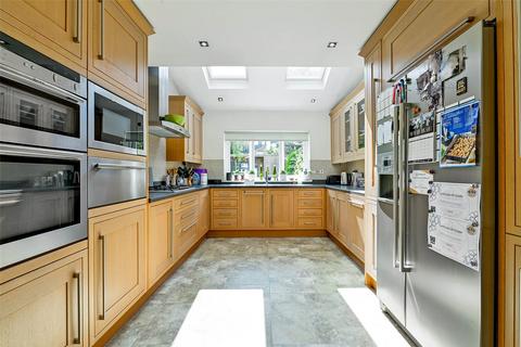 17 College Crescent, Windsor, SL4 3PF