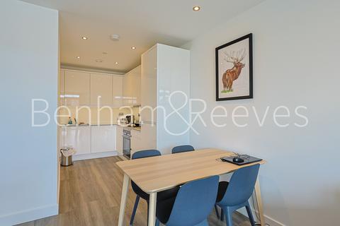 2 bedroom apartment to rent, Bute Close, Beaufort Park NW9