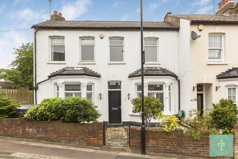 3 bedroom cottage for sale, Highfield Road, N21