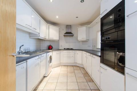 2 bedroom flat to rent, Chatfield Road, Battersea, London, SW11